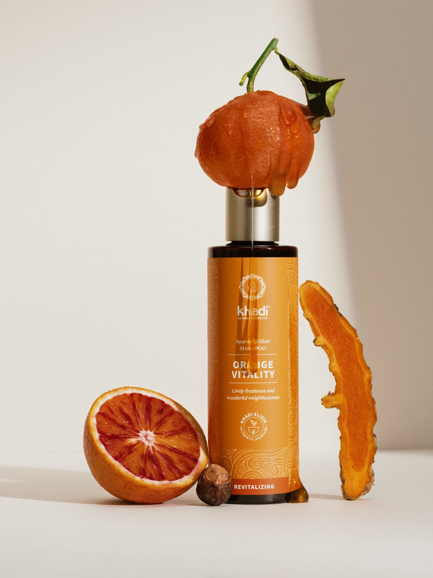 Imagen del champú Orange Vitality con ingredientes como naranja