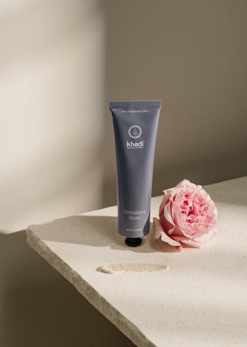 Imagen de crema corporal Himalaya Rose.