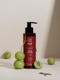 Acondicionador Amla Volume botella con fruta de Alma