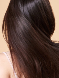 Cabello castaño ceniza con tinte vegetal de khadi