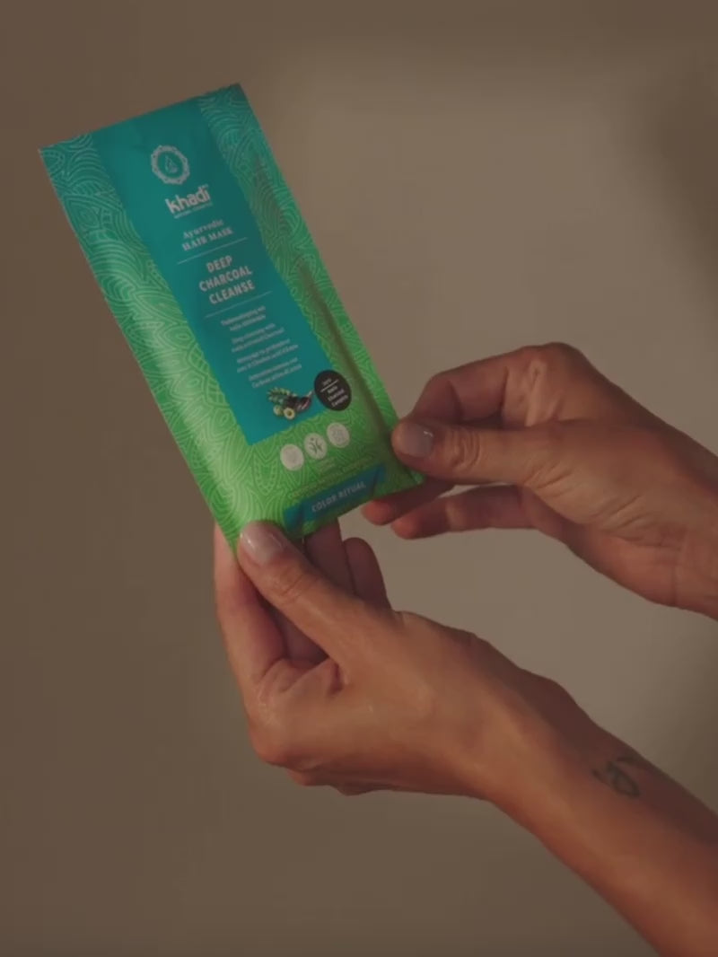 Video demostrativo de la mascarilla Deep Charcoal Cleanse