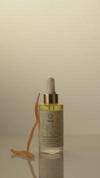 Video ilustrativo de la consistencia del sérum Haathi Smooth.