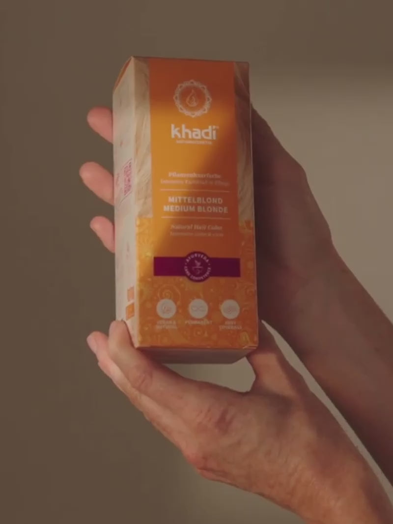 Vídeo sobre el tinte vegetal rubio medio de khadi