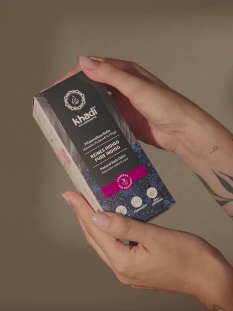 Vídeo de khadi tinte vegetal puro de Índigo