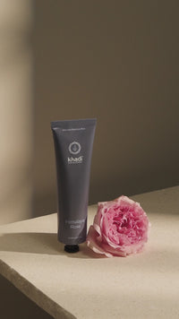 Video ilustrativo de crema corporal Himalaya Rose con ingredientes.
